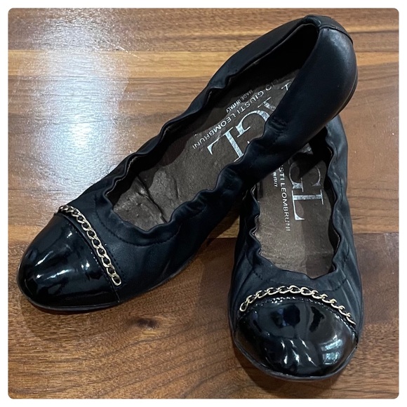 AGL Black Ballet Flat with Patent Leather Toe Cap, Gold Chain Hardware, Size 36 - Picture 1 of 5